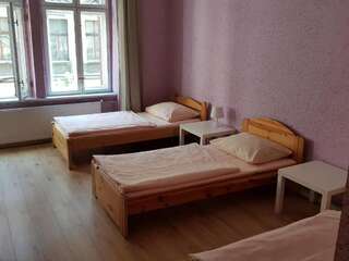 Хостелы Kaktus Guest House Катовице Трехместный номер-5